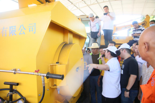 超震撼！11台路易美牌拖挂滾筒式熱再生拌料機同時交機